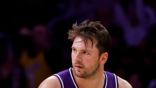 Luka Dončič nastrieľal 41 bodov, no Lakers prehrali v Portlande 129:136.