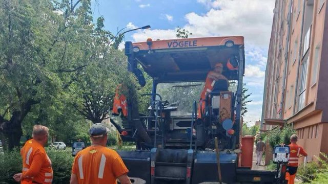 Košice-Juh pokračujú v obnove chodníkov: na Južnej triede je hotový úsek pred bytovkami 33 – 41.