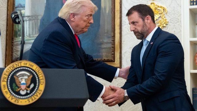 Snemovňa USA schválila financovanie ministerstva pre vnútornú bezpečnosť (DHS), čím ukončila rekordný 75-dňový shutdown; zákon ešte čaká na podpis prezidenta Trumpa.