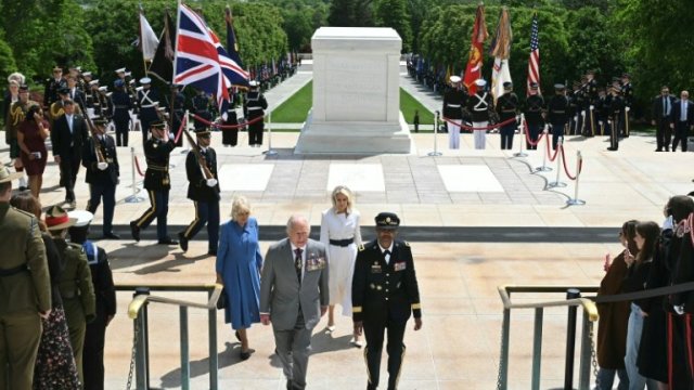 Kráľ Karol III. ukončil štvordňovú návštevu USA pietou na Arlingtonskom národnom cintoríne