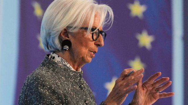 ECB ponechala depozitnú sadzbu na 2 %, no pri pretrvávajúcej inflácii môže už v júni