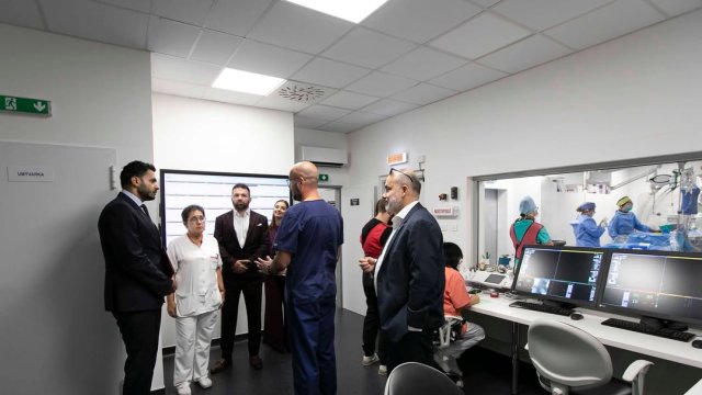 Veľvyslanec Spojeného kráľovstva Bilal Zahid navštívil UNLP Košice, kde ocenil využitie umelej inteligencie pri manažmente pacientov s cievnou mozgovou príhodou.