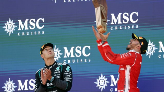 Lewis Hamilton vybojoval v Barcelone prvé víťazstvo vo farbách Ferrari