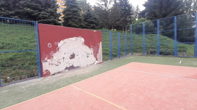 Košice-Juh dokončili opravy betónovej steny na ihrisku na Turgenevovej ulici