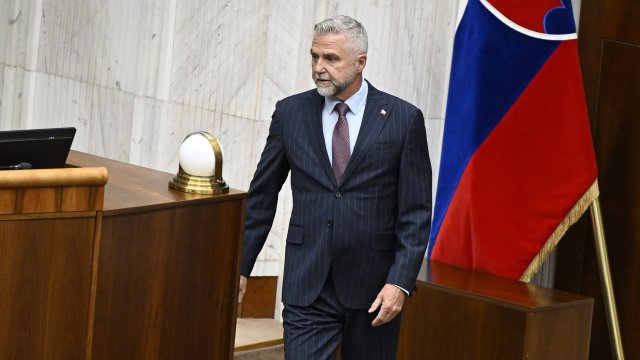 V parlamente sa črtá ďalší spor: Tibor Gašpar (Smer-SD) pripravuje návrh na odvolanie podpredsedu NR SR Martina Dubéciho (PS).