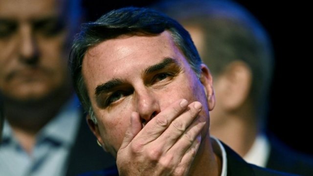 Flavio Bolsonaro, syn exprezidenta Jaira Bolsonara, podľa CNN odcestoval na Floridu napriek súdnemu zákazu opustiť Brazíliu.