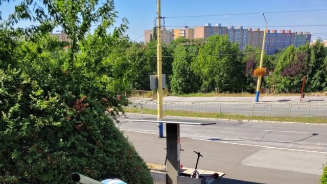 Na sídlisku Dargovských hrdinov v Košiciach pokračuje počas leta obnova zábradlí.